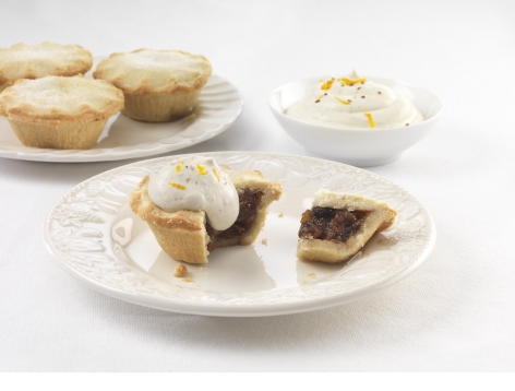 Mince Pies & Festive Spiced Cream